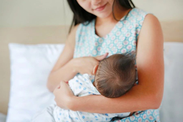 给宝宝断奶,乳房胀痛怎么办 可以把奶挤出来吗
