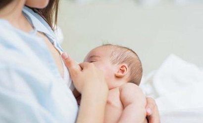 一个月新生儿长痱子怎么护理,怎样预防新生儿长痱子?