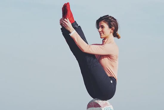 2020瑜伽体式：女性瘦身必练4个日常瑜伽体式
