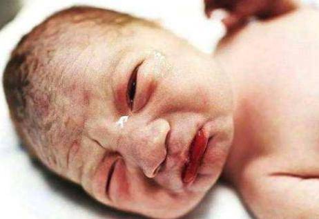 刚出生的婴儿神秘10分钟,宝宝都经历了什么?