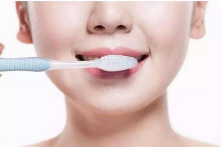 牙龈出血是什么原因,牙齿流血隐含身体重大疾病