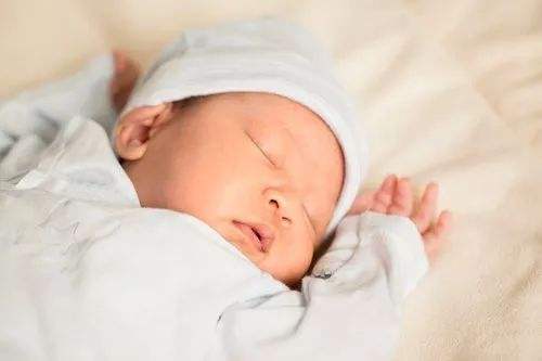 2个月宝宝不吃夜奶会有危害吗?断夜奶的三个步骤介绍