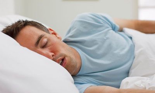 睡觉流口水是怎么回事？成年人流口水的治疗和预防
