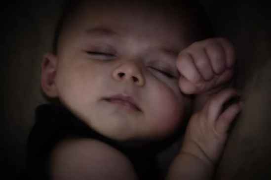 新生儿睡觉注意事项 宝宝睡觉时多注意这些事项