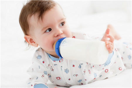 新生宝宝不吃母乳是怎么回事