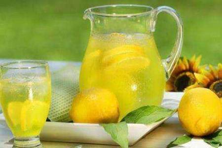柠檬水的功效与作用 柠檬水正确的减肥泡法