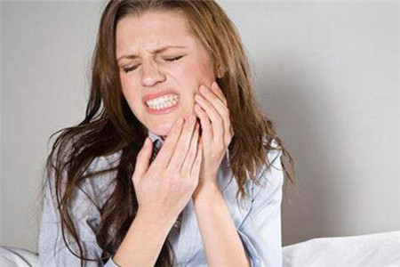 口腔溃疡造成的原因以及预防小技巧