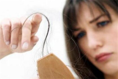 六个常见原因引起女人脱发