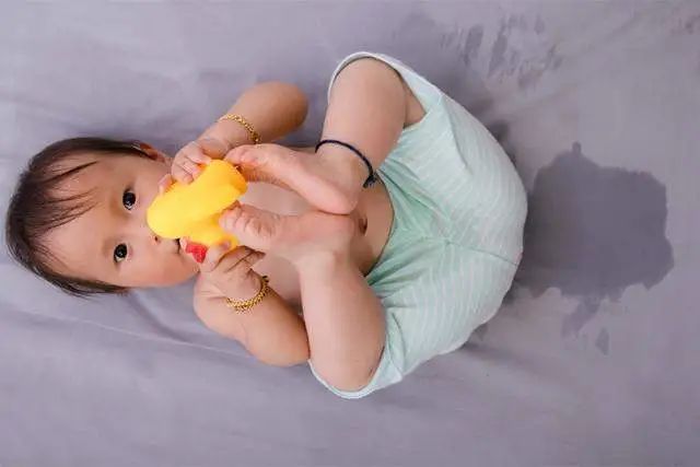 孩子能自主如厕,为啥还会出现尿床行为?对照看看是不是这些原因