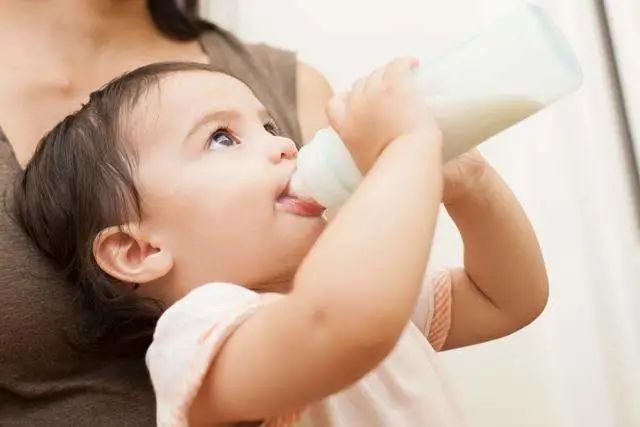 孩子能自主如厕,为啥还会出现尿床行为?对照看看是不是这些原因