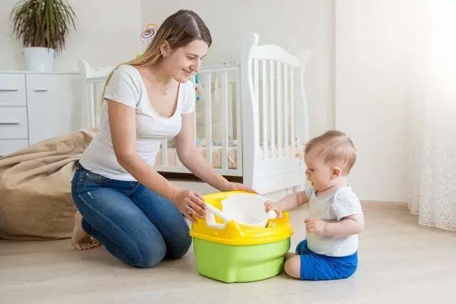 孩子能自主如厕,为啥还会出现尿床行为?对照看看是不是这些原因