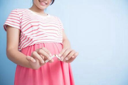 怀孕了还会来月经吗？这三个女人怀孕期间有出血的原因
