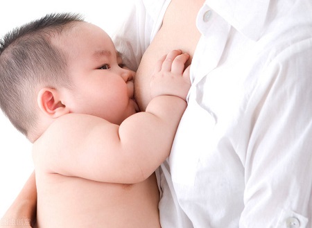 不要害怕母乳喂养,母乳喂养不仅对宝宝有好处,对母亲也有益