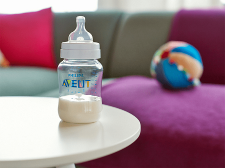 新生儿奶瓶是玻璃的好还是硅胶的好?