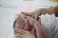 如何给新生儿洗澡？分享澡后护理指南从容应对