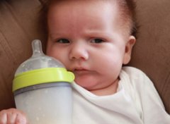 宝宝不吃奶瓶怎么办_宝宝不吃奶瓶的原因_宝宝不吃奶瓶有何妙招