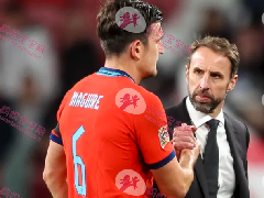 英格兰国家队主教练给曼联世界杯决赛防线哈里马奎尔 （选择）